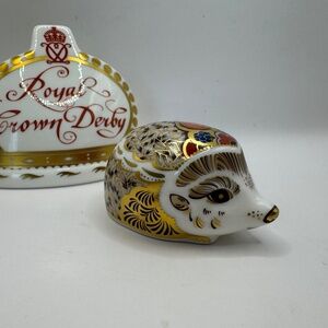 Royal Crown Derby Hedgehog "Bramble" paperweight. 2004 Gold stopper. EUC.